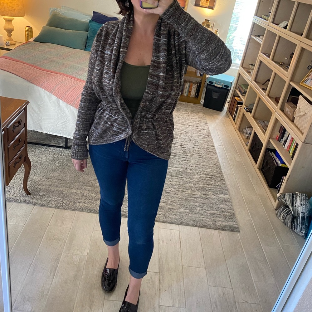🌲COZY COLUMBIA SWEATER with large collar for extra coziness! 🥰